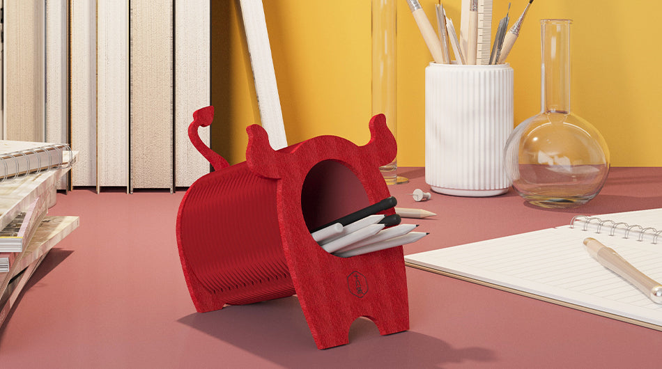 Bull-Inspired Collapsible Pen Holder – Angled Kraft Paper Desk Organizer (Red or White)