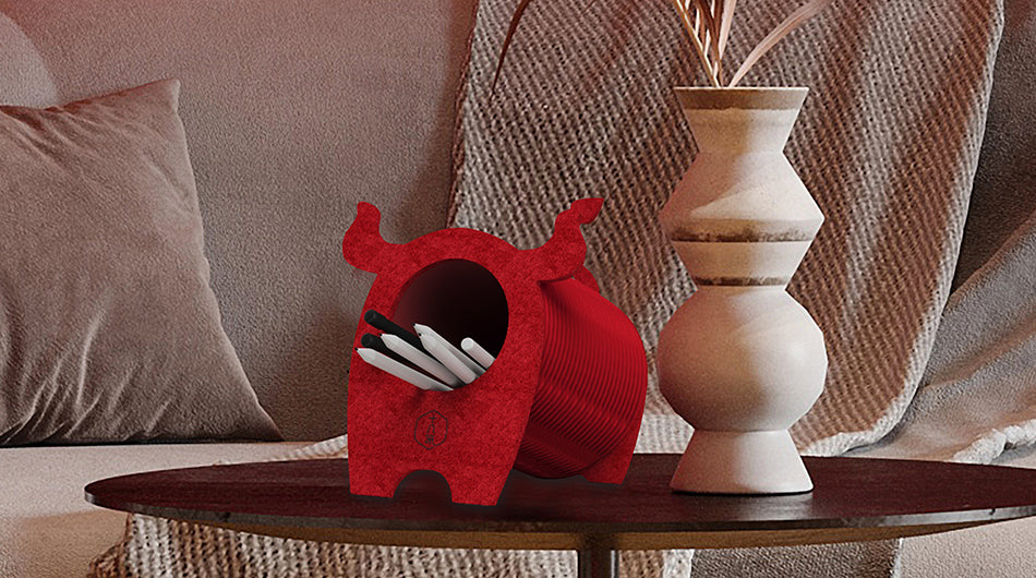 Bull-Inspired Collapsible Pen Holder – Angled Kraft Paper Desk Organizer (Red or White)