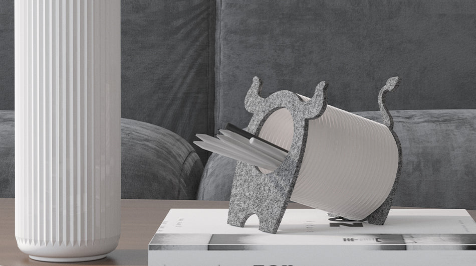 Bull-Inspired Collapsible Pen Holder – Angled Kraft Paper Desk Organizer (Red or White)