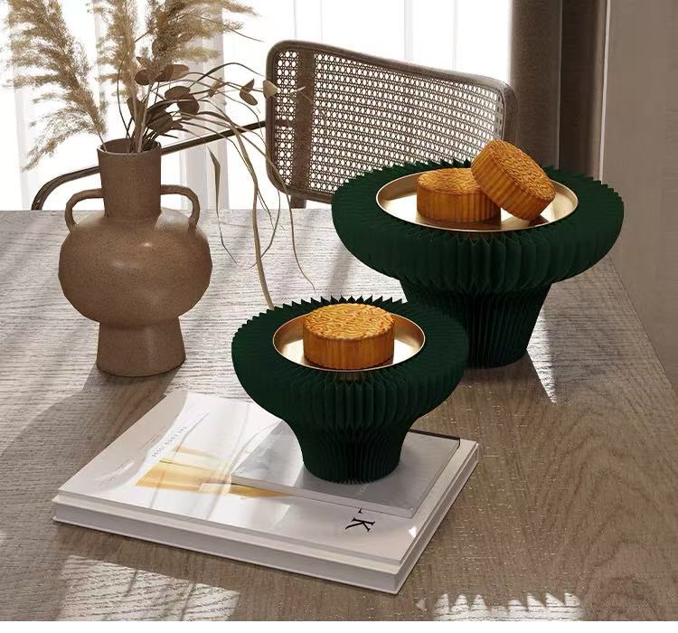 Paper Table Display Plate – Folded Kraft Showcase with Metal Contrast (25.5cm)