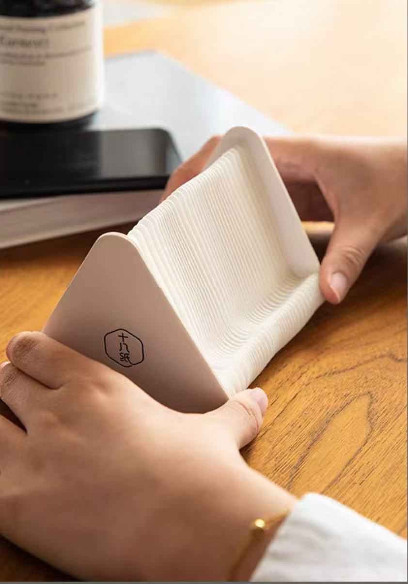 Accordion Phone & Tablet Holder – Minimalist Foldable Stand