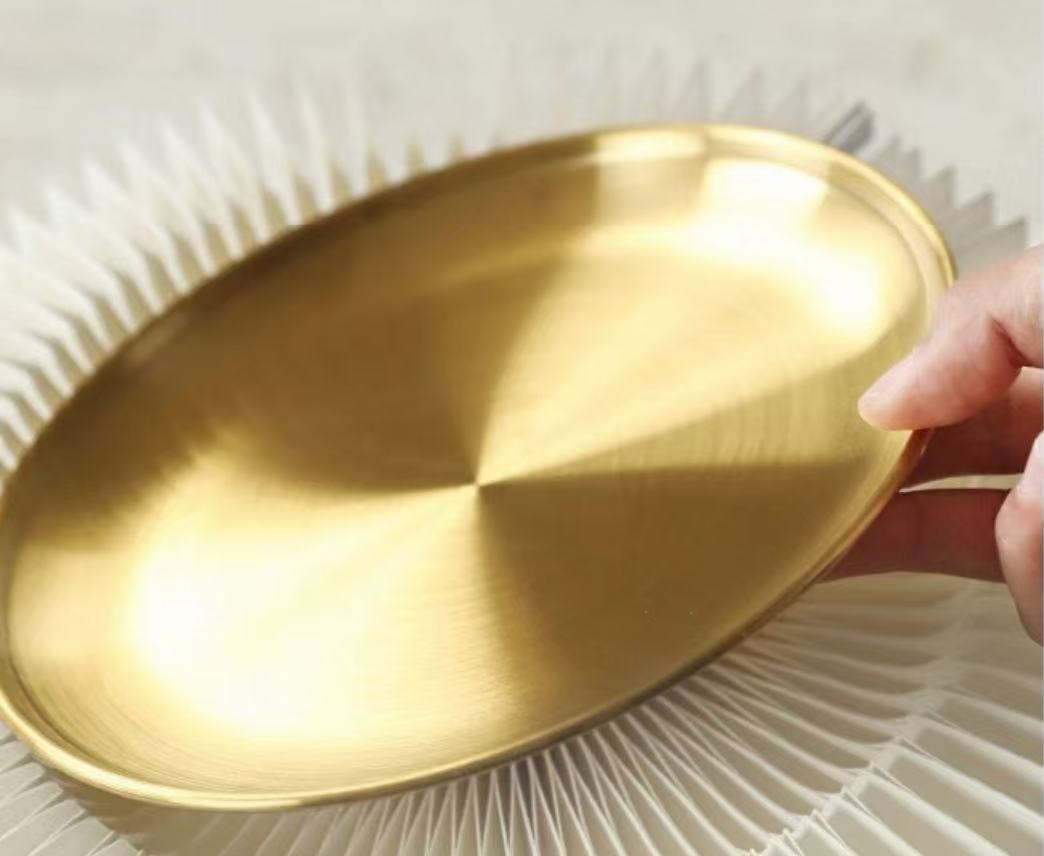 Paper Table Display Plate – Folded Kraft Showcase with Metal Contrast (25.5cm)